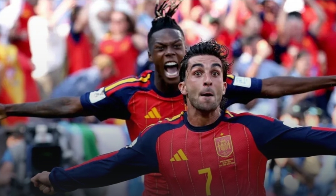 Goalscorer Ferran Torres and Nick Williams